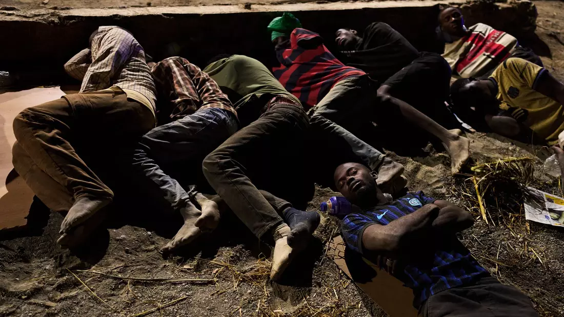 Viele Migranten wollen nicht nach Marokko zurück. - Bild: Bernat Armangue/AP/dpa