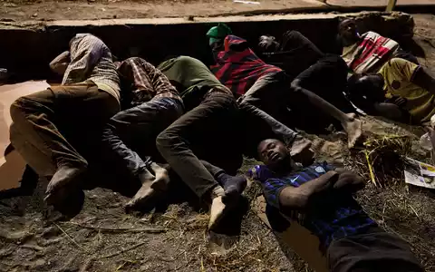 Viele Migranten wollen nicht nach Marokko zurück. - Foto: Bernat Armangue/AP/dpa