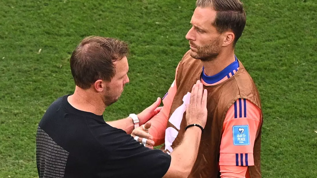 Haben alles geklärt: Ex-Bundestrainer Julian Nagelsmann (l) und Torwart Oliver Baumann. (Archivbild) - Bild: Tom Weller/dpa