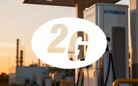 Moderne Industrieanlage für Wasserstofftechnologie bei Sonnenuntergang als Symbol für nachhaltige Energielösungen. - Foto: über boerse-global.de