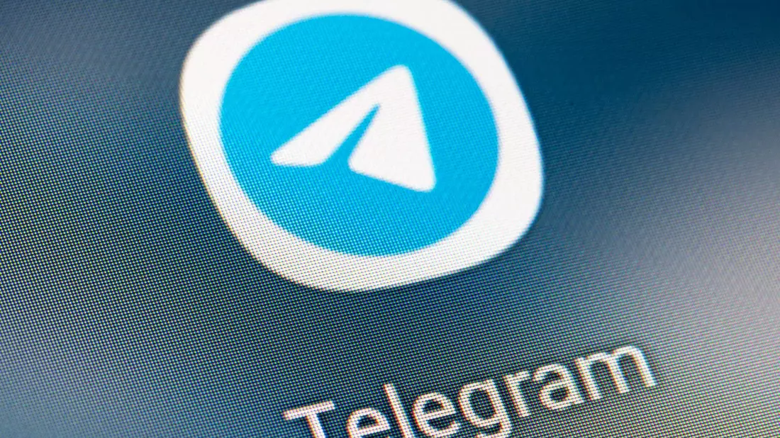 Telegram ist seit Jahren umstritten. (Archivbild) - Bild: Fabian Sommer/dpa