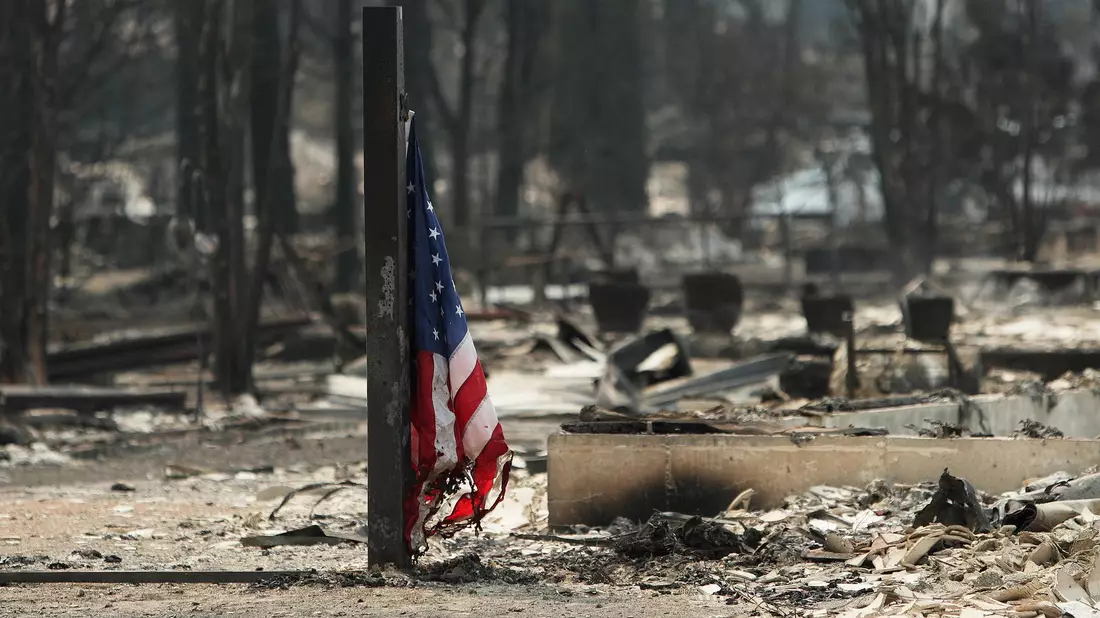 Feuer im US-Bundesstaat Washington haben mehr als 700 Gebäude zerstört.  - Bild: Young Kwak/AP/dpa