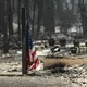  Feuer im US-Bundesstaat Washington haben mehr als 700 Gebäude zerstört.  - Bild: Young Kwak/AP/dpa