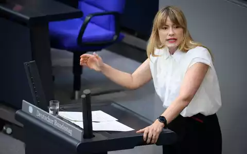 Linken-Politikerin Bünger stellt das Vorgehen der Behörden in Frage. (Archivbild)  - Foto: Bernd von Jutrczenka/dpa