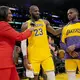 LeBron und Bronny James schrieben NBA-Geschichte. (Archivbild) - Bild: Eric Thayer/AP/dpa
