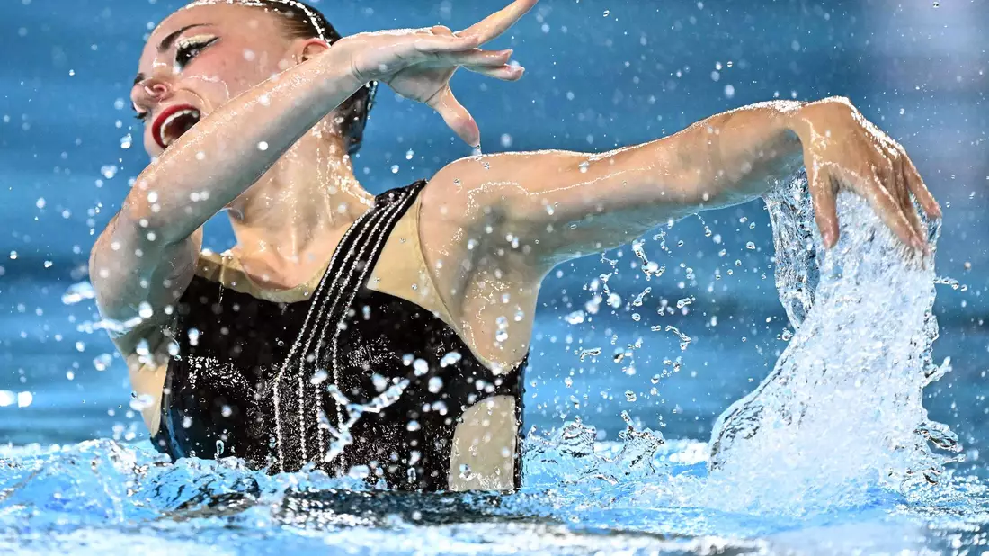 Die deutsche Kunstschwimmerin Klara Bleyer gewann EM-Bronze in der Technischen Kür des Solowettbewerbs. - Bild: Julien De Rosa/AFP/dpa