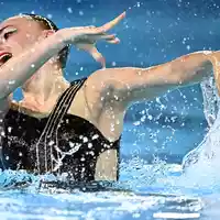 Die deutsche Kunstschwimmerin Klara Bleyer gewann EM-Bronze in der Technischen Kür des Solowettbewerbs. - Foto: Julien De Rosa/AFP/dpa