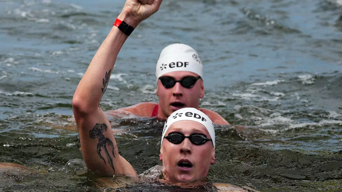 Mit einem Schlussspurt sicherte sich Florian Wellbrock nach zehn Kilometern den Sieg in der Seine. - Bild: Dimitar Dilkoff/AFP/dpa