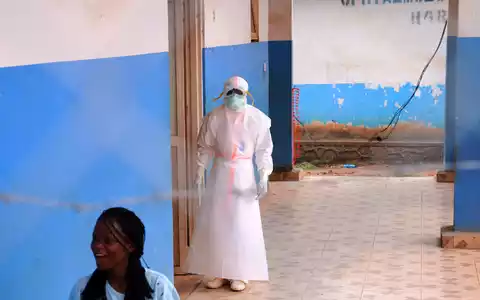 Die ersten Patienten sind in Medikamententests eingeschrieben. (Archivbild) - Foto: Dirole Lotsima Dieudonne/AP/dpa