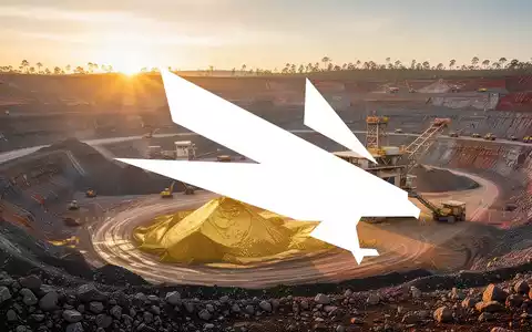 Moderne Goldmine bei Sonnenaufgang mit Fokus auf industrielle Infrastruktur und Erzextraktion - Foto: über boerse-global.de
