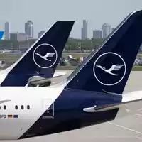 Lufthansa hat ihr Angebot auf der Kurzstrecke gekürzt. (Archivbild) - Foto: Boris Roessler/dpa