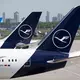 Lufthansa hat ihr Angebot auf der Kurzstrecke gekürzt. (Archivbild) - Bild: Boris Roessler/dpa