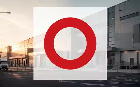 Moderne Logistikimmobilie in der Abenddämmerung als Symbol für den Immobiliensektor. - Foto: über boerse-global.de