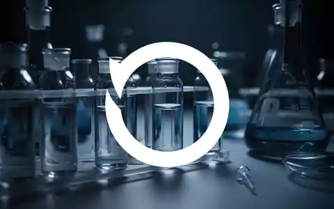 Abstrakte Darstellung eines Labors mit medizinischen Glasgefäßen in gedimmtem Licht, symbolisiert den Biotech-Sektor. - Foto: über boerse-global.de