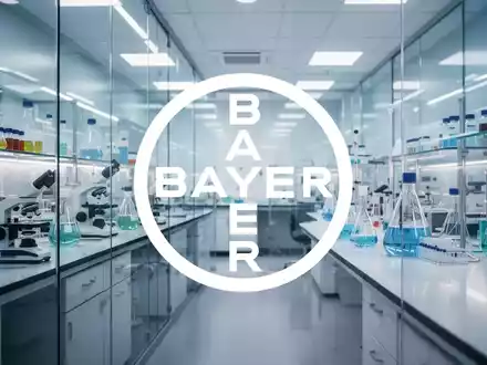 Modernes, helles Chemielabor mit Fokus auf pharmazeutische Forschung und Biotechnologie. - Foto: über boerse-global.de