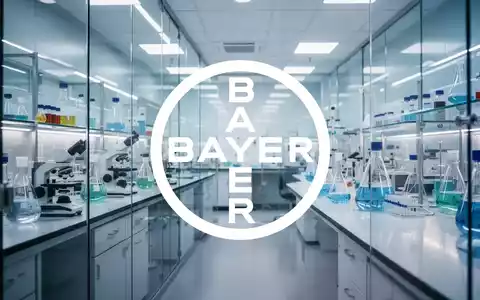 Modernes, helles Chemielabor mit Fokus auf pharmazeutische Forschung und Biotechnologie. - Foto: über boerse-global.de