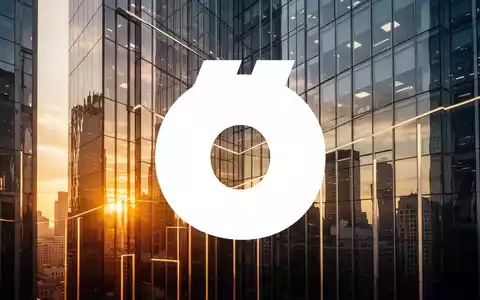Moderne, abstrakte Glasfassade eines Bürogebäudes bei Sonnenuntergang als Symbol für Unternehmensübernahmen und Märkte. - Foto: über boerse-global.de