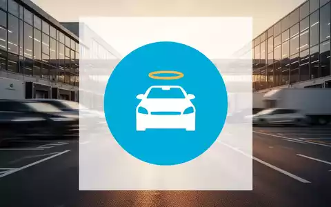 Moderne Automobil-Logistikanlage bei goldenem Licht, symbolisch für den Fahrzeughandel und Marktwachstum. - Foto: über boerse-global.de