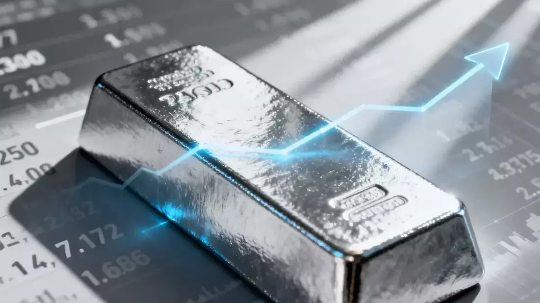 Silver Jumps 1.42% on Hormuz Strike, Fed Hike Odds, and Supply Deficit