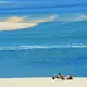 Nach den Waldbränden an der Atlantikküste ermuntert die Tourismusbranche auch ausländische Touristen zur Rückkehr. (Archivbild) - Bild: Mehdi Fedouach/AFP/dpa