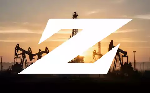 Moderne Bohranlage zur Ölförderung während des Sonnenuntergangs in einer weitläufigen Landschaft. - Foto: über boerse-global.de