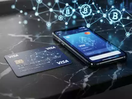 Eine moderne Visa-Karte und ein Smartphone mit Krypto-Wallet-App auf einem Schreibtisch, die den digitalen Zahlungsverkehr symbolisieren. - Foto: ĂŒber boerse-global.de