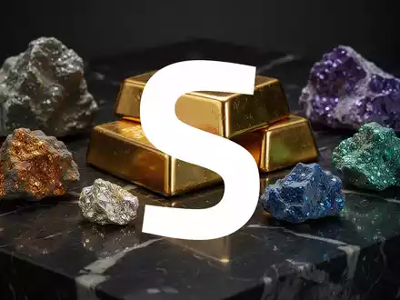 Goldbarren und Edelmetallerze auf einer dunklen, reflektierenden Oberfläche in einer professionellen Finanzumgebung. - Foto: über boerse-global.de