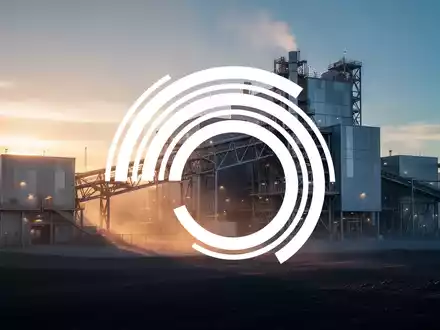 Moderne Industrieanlage bei Sonnenuntergang als Symbol für den Energiesektor - Foto: über boerse-global.de