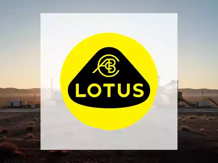 Industrielle Uran-Minenanlage in einer weiten Wüstenlandschaft bei Sonnenuntergang. - Foto: über boerse-global.de