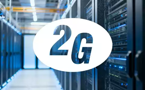 Modernes Rechenzentrum mit Server-Racks und futuristischer Beleuchtung als Symbol für Energieinfrastruktur. - Foto: über boerse-global.de