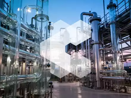 Moderne, technologisch fortschrittliche Industrieanlage in der Dämmerung als Symbol für industrielle Erholung. - Foto: über boerse-global.de