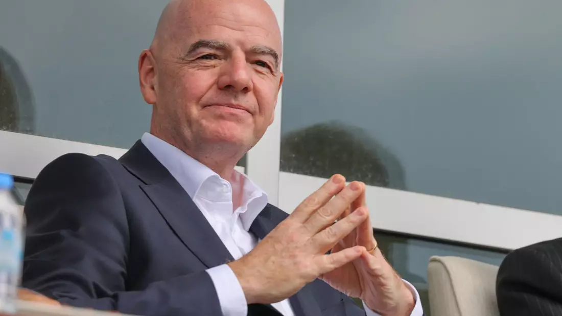 Der schwer in die Kritik geratene FIFA-Boss Gianni Infantino. (Archivbild) - Bild: Riza Ozel/AP/dpa
