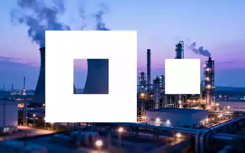 Moderne Chemie-Industrieanlage bei Dämmerung mit atmosphärischer Beleuchtung. - Foto: über boerse-global.de