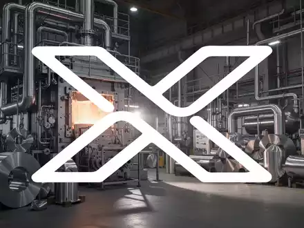 Moderne industrielle Anlage zur nachhaltigen Metallverarbeitung in einer professionellen, atmosphärischen Aufnahme. - Foto: über boerse-global.de