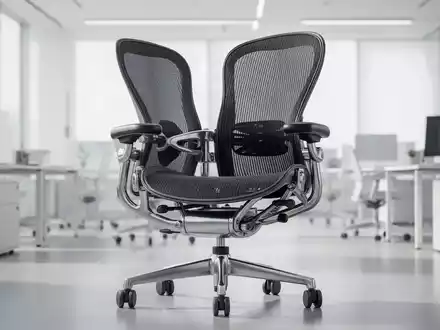 Moderner, robuster ergonomischer Bürostuhl für hohe Traglasten in einem hellen, professionellen Büroambiente. - Foto: über boerse-global.de