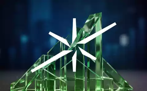 Abstrakte Darstellung einer finanziellen Aufwärtsbewegung durch geometrische Glasstrukturen vor blauem Hintergrund. - Foto: über boerse-global.de