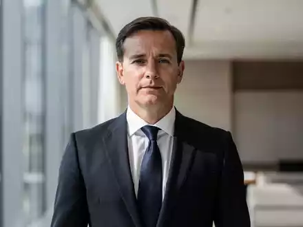 Ein professioneller Manager in einem modernen Bürogebäude. - Foto: über boerse-global.de