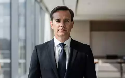 Ein professioneller Manager in einem modernen Bürogebäude. - Foto: über boerse-global.de
