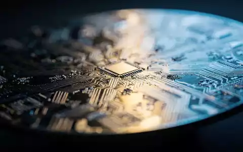 Nahaufnahme eines modernen Silizium-Wafers mit sichtbaren Leiterbahnen als Symbol für die Halbleiterindustrie. - Foto: über boerse-global.de