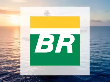 Moderne Offshore-Gasplattform inmitten eines ruhigen Ozeans bei Sonnenaufgang. - Foto: über boerse-global.de