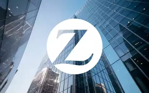 Moderne Glasfassade eines Bürogebäudes als Symbol für Stabilität und Partnerschaften im Versicherungssektor. - Foto: über boerse-global.de