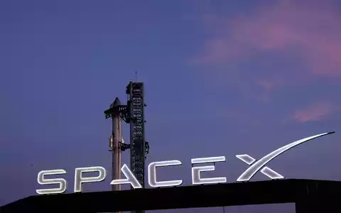 SpaceX investiert massiv in die neue Riesen-Rakete Starship. (Archivbild) - Foto: Eric Gay/AP/dpa