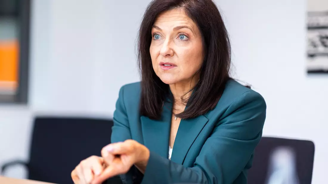 Ministerin Reiche will Kosten senken.  - Bild: Michael Matthey/dpa