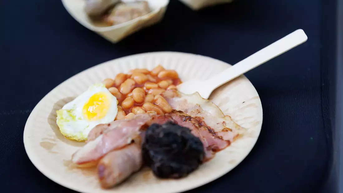 Wer in England das klassische Frühstück genießt, ist danach erstmal satt. - Bild: Eduardo Parra/Zuma Press/dpa