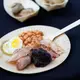 Wer in England das klassische Frühstück genießt, ist danach erstmal satt. - Bild: Eduardo Parra/Zuma Press/dpa