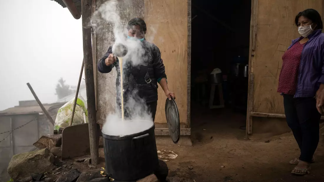 Haferflocken sind auch in Peru zum Frühstück sehr beliebt. (Archivbild) - Bild: Rodrigo Abd/AP/dpa