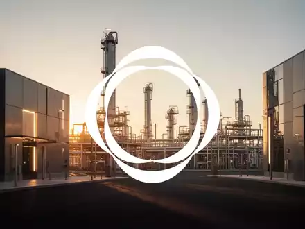 Moderne Industrieanlage in der Öl- und Gasbranche bei Sonnenuntergang. - Foto: über boerse-global.de