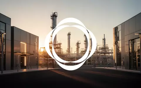 Moderne Industrieanlage in der Öl- und Gasbranche bei Sonnenuntergang. - Foto: über boerse-global.de