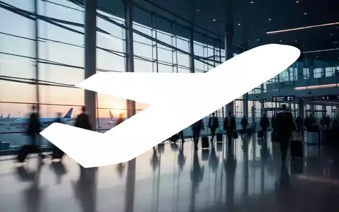 Abstrakte Darstellung eines modernen Flughafenterminals in der Morgendämmerung mit Fokus auf Architektur und Licht. - Foto: über boerse-global.de