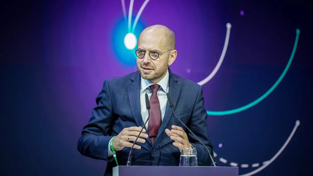 Siemens-Energy-Chef Christian Bruch hat harte Jahre hinter sich und kann derzeit starke Zahlen verkünden. (Archivbild) - Bild: Kay Nietfeld/dpa